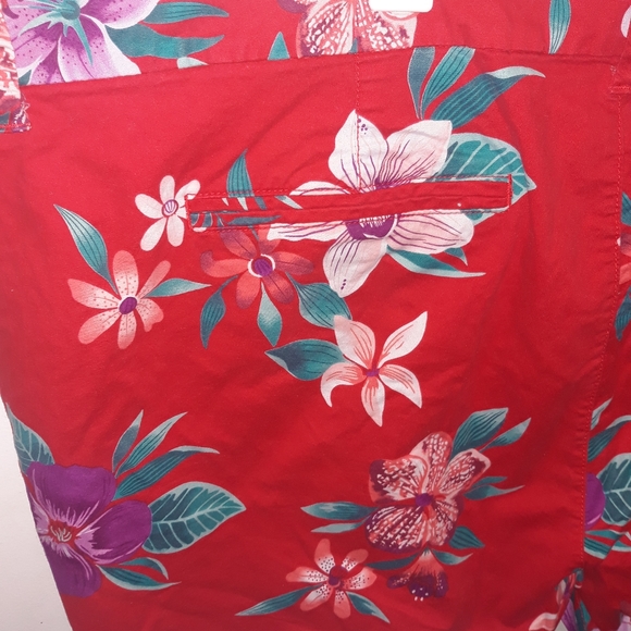 Old Navy Plus Everyday Floral Shorts - Picture 7 of 11